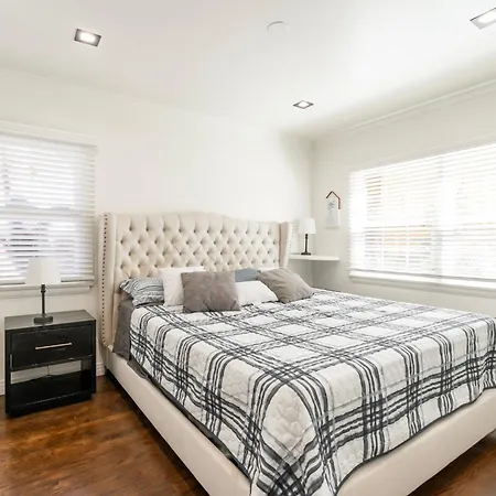 Cozy Suite Near Universal Studios